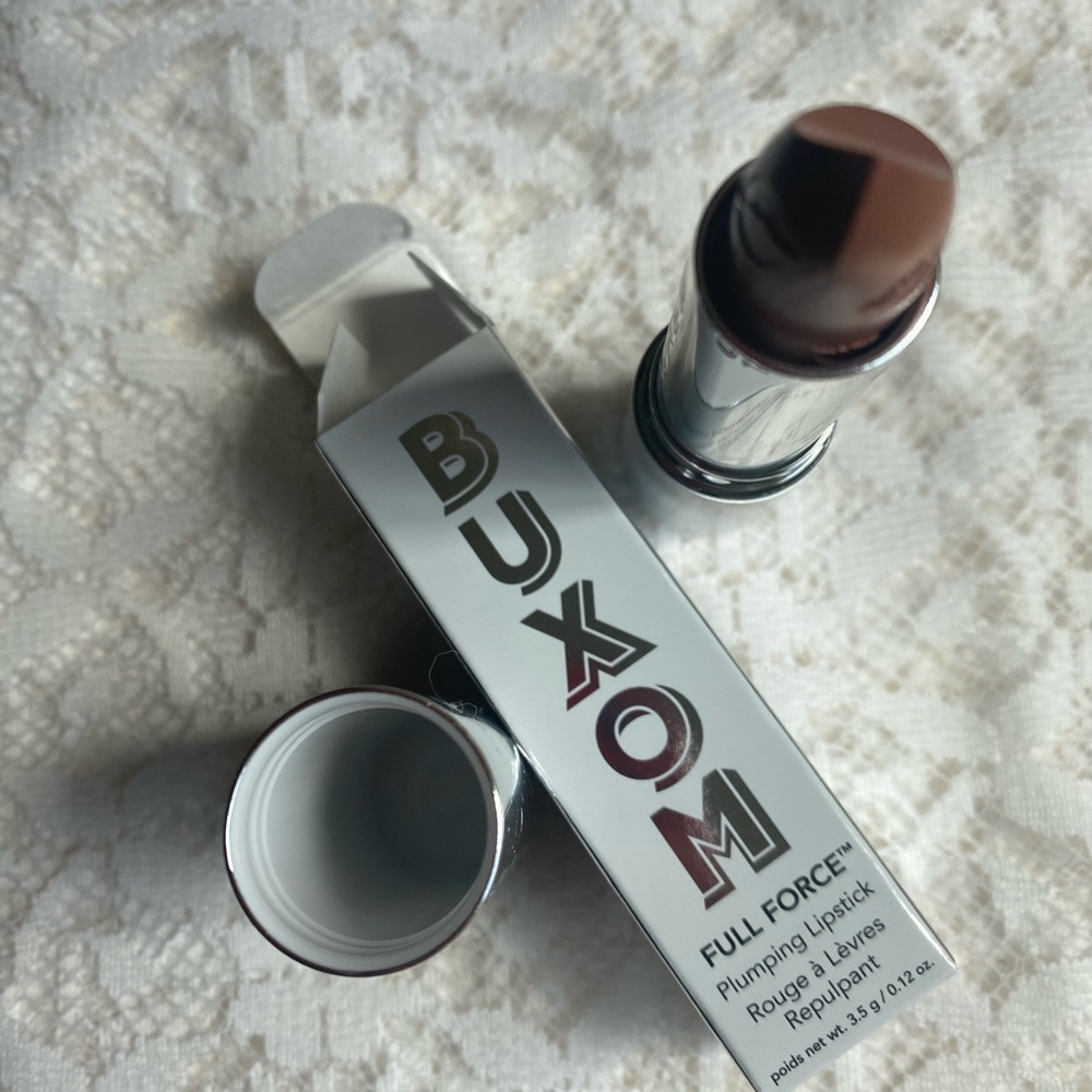 BUXOM Full force pumping nude lipstick